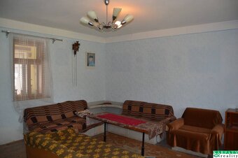 Chalúpka schúlená v okolitých ovocných sadoch - 7