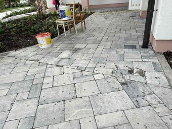 Realizácia zámkovej dlažby a výstavba plotov - 7