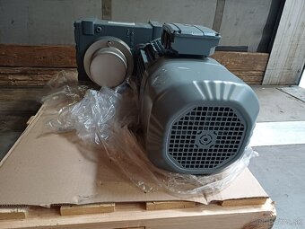 Elektromotor s prevodovkou - 7