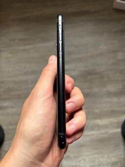 iPhone XR - 7