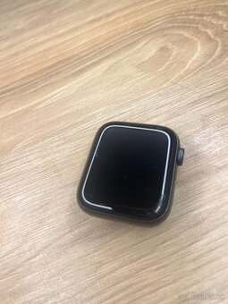 Apple watch SE (1. generácia) 44 mm - 7