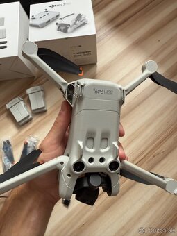 Predám DJI Mini 3 Pro + Fly more kit - 7