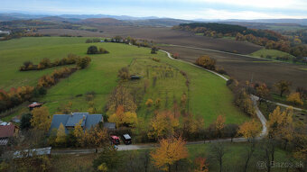 Na predaj priestranná 5-izbová chata s rozľahlým ovocným sad - 7