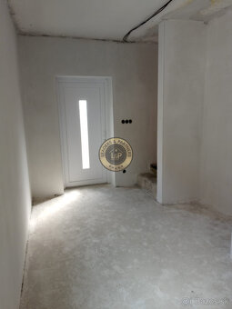 Rezervované Na predaj 5-izbový  rodinný dom v obci Košolná - 7