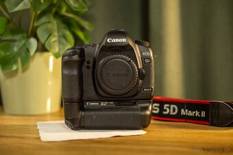 Canon 5D Mark II + grip + 2x batéria (super stav) - 7