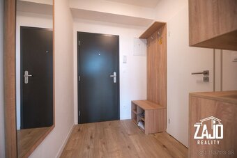 SVETLÝ 2 IZBOVÝ BYT S LOGGIOU A PARK. MIESTOM – TRENČÍN - 7