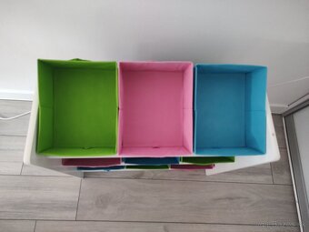 Regál na hračky - 7