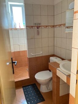 Ponúkame na predaj rodinný dom v obci Černík. - 7