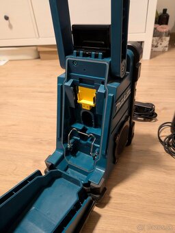 Stavebné rádio Makita BMR102 s komplet príslušenstvom - 7