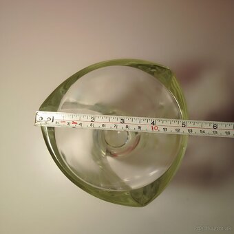 ručne lisovaná číra váza - Václav Hanuš 50-te roky - 7