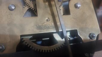 Predám funkčné starožitné nástenné hodiny Kienzle artdeco po - 7