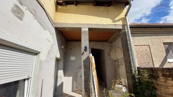 Na predaj dvojdom v centre Rajky – výnimočná investičná príl - 7