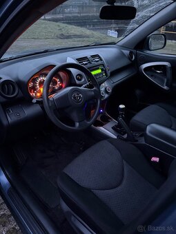 Toyota RAV4 - 7