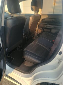 Mitsubischi Outlander PHEV - 7