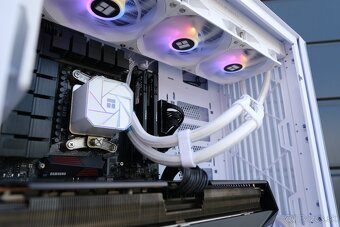 Herný PC, Ryzen 9 7950X3D, RX 9070 XT, 96GB RAM, SSD, 24m - 7