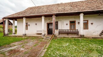 Dobová chalupa so zrekonštruovaným interiérom v tichej uličk - 7