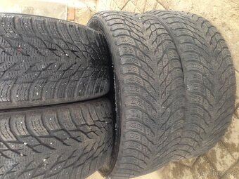 Predám zimné r18 235/55 8/2mm - 7