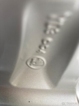 Predám letnú sadu škoda 5x112 7J ET43 235/50 R19 - 7