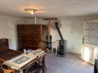 Pozemok s menším domom a prístavbami v obci Trávnik na preda - 7