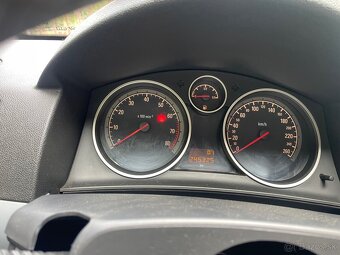 Opel Astra H GTC - 7