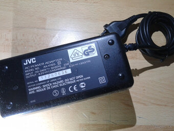 Canon a JVC NICD nabijacky a olympus lion - 7