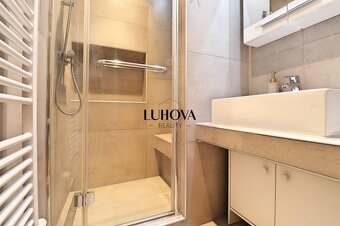 VEĽKÝ 2-izbový byt v centre mesta - 7