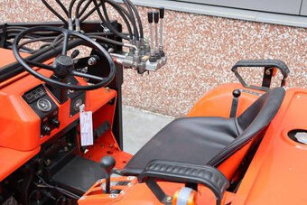 Traktor Kubota B1702 - 7