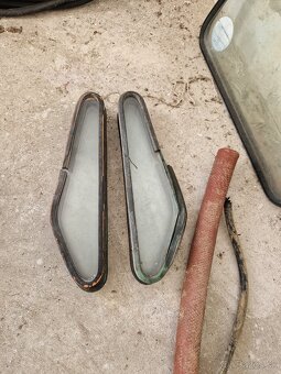 Multicar M25 bočné, zadné sklo - 7