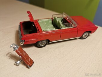 ZLAVA Corgi toys Chrysler Imperial - 7