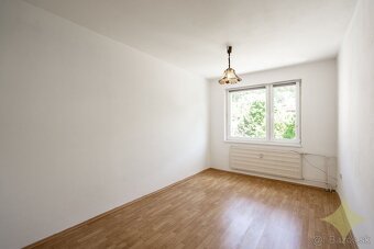 Exkluzívne na predaj priestranný čiastočne prerobený 3 izbov - 7