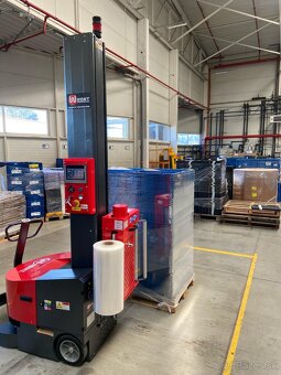 BALIACI ROBOT NA PALETY - MOBILNY BALAICI STROJ - 7