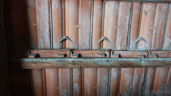 Predám za symbolickú sumu staršiu strešnú škridlu - 7