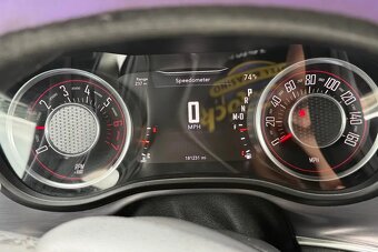 Dodge Challenger V8 - 7
