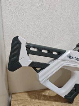 Hasbro Nerf Laser Ops Pro Deltaburst bláster
- 7
