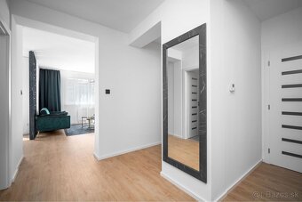 Štýlový 3-izbový byt so zariadením, loggiou a balkónom - 7