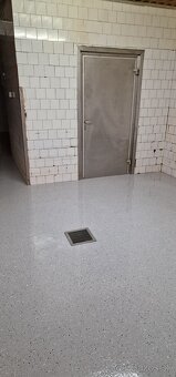 Epoxidová - polyuretánová - liata priemyselná podlaha - 7