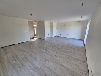 Na predaj je moderný novopostavený rodinný dom vo fáze holod - 7