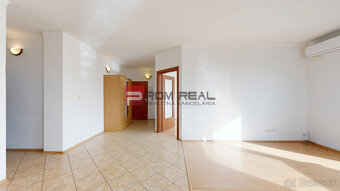 PREDAJ 3 izbový byt s 2 balkónmi v SENCI a garáž - 7