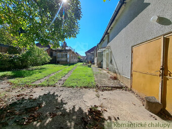 Pokojné bývanie v obci Bádice – dva domy na veľkom pozemku - 7