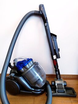 CYKLÓNOVÝ VYSÁVAČ DYSON - 7