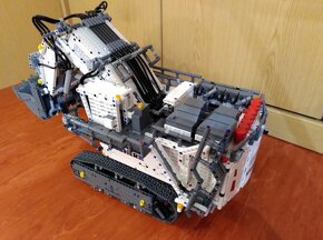 Lego technic 42100 liebherr R9800 - 7