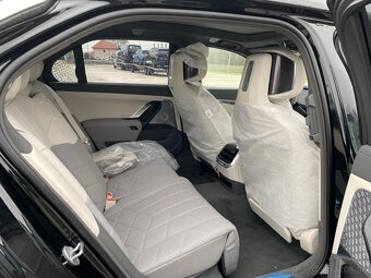 BMW 7 | 740d xDrive 2024, 4000km | Kašmír INDIVIDUAL - 7