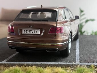 1:18 2016 BENTLEY Bentayga - Bronze Met. - Kyosho - 7
