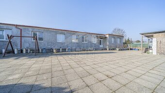 Byty, kancelárie, garáže a pozemok - 7