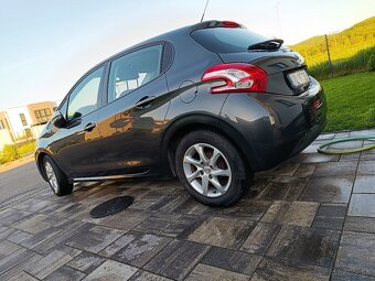 Peugeot 208 1.2 - 7