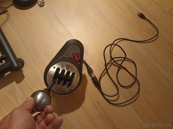 Predam Thrustmaster SIM zostavu - 7