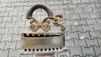 Stará atypická žehlička "Drak" do sbierky, dekorace. - 7