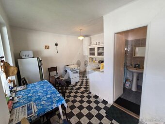Na predaj starší rodinný dom s vínnym domčekom - Bajtava - 7