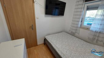 Stara Novalja – zariadený apartmán len 70m od mora - 7