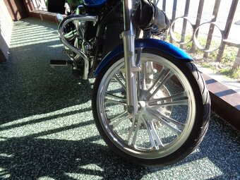 Kawasaki Vulcan VN 900 - 7